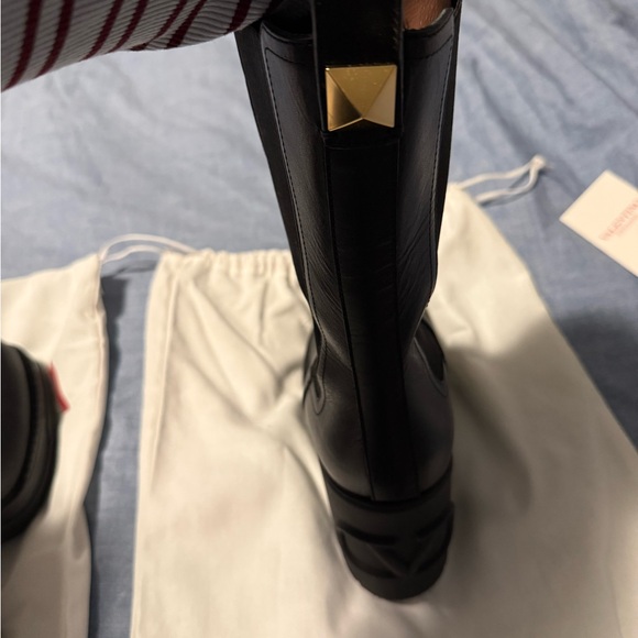 Valentino Garavani VLogo Black Leather Ankle Boots (EU42) - Picture 6 of 9